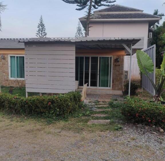 Bed and Breakfast นุชจนาถรีสอร์ท วังน้ำเขียว