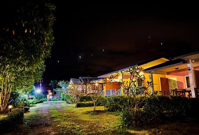 Bed and Breakfast นุชจนาถรีสอร์ท วังน้ำเขียว