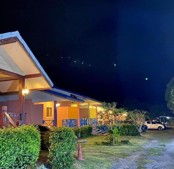 Bed and Breakfast นุชจนาถรีสอร์ท วังน้ำเขียว