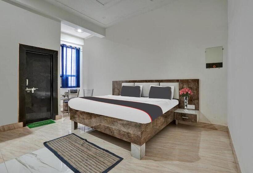 Collection O 80732 Hotel H B Palace Restaurant