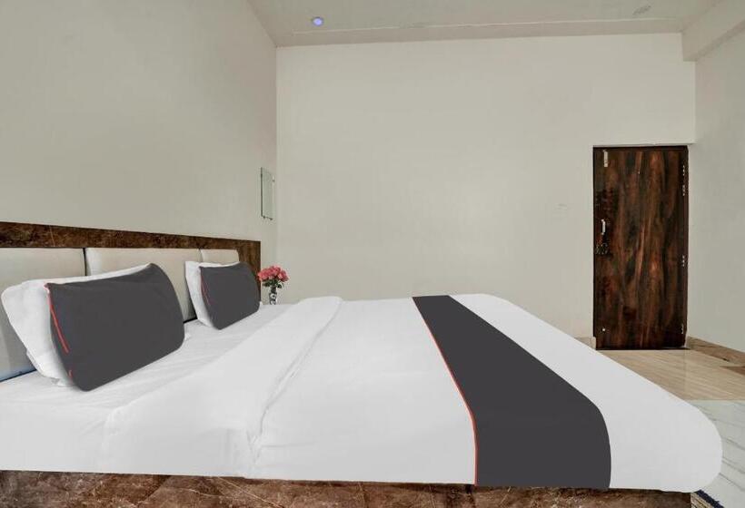 Collection O 80732 Hotel H B Palace Restaurant