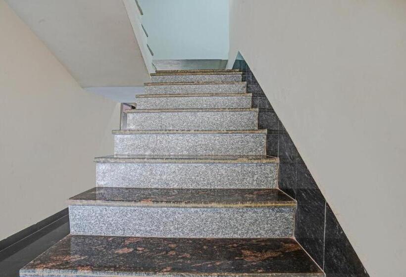 Collection O 80732 Hotel H B Palace Restaurant