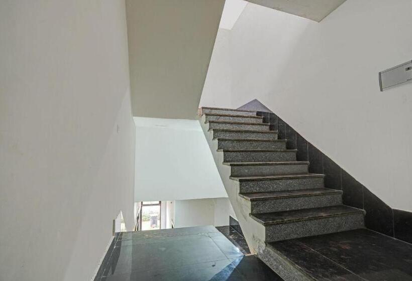 Collection O 80732 Hotel H B Palace Restaurant