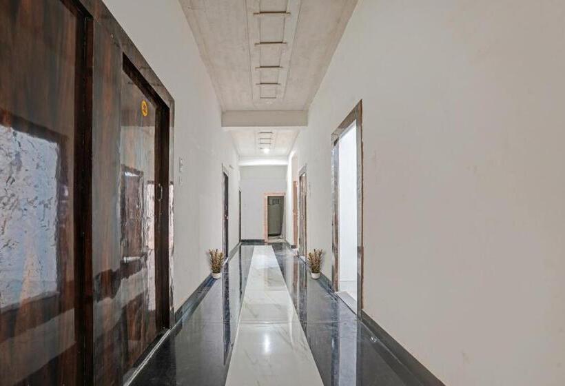 Collection O 80732 Hotel H B Palace Restaurant