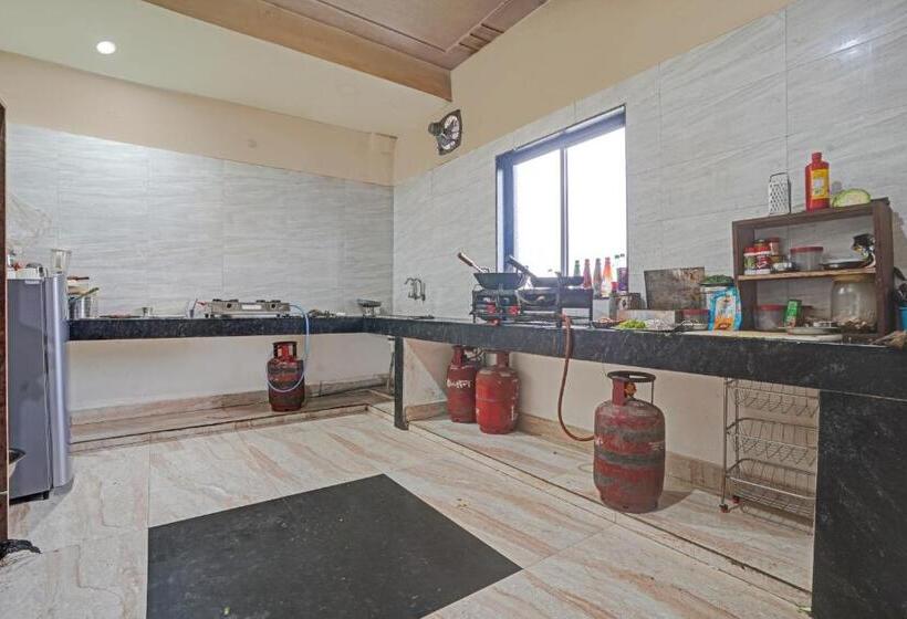 Collection O 80732 Hotel H B Palace Restaurant