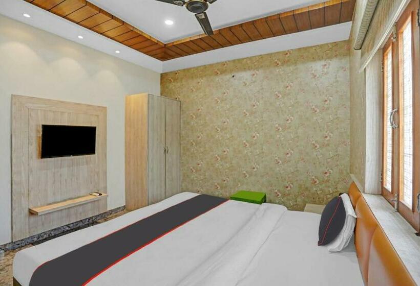 Collection O Hotel A Grand