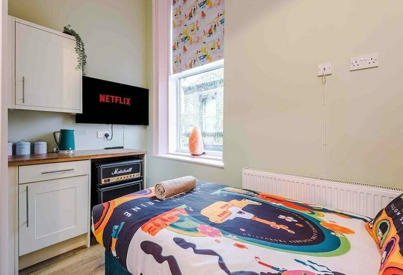 Отель Beatles Themed