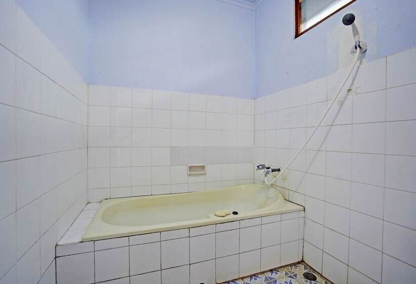 Capital O 92162 Hotel Wisata Karya