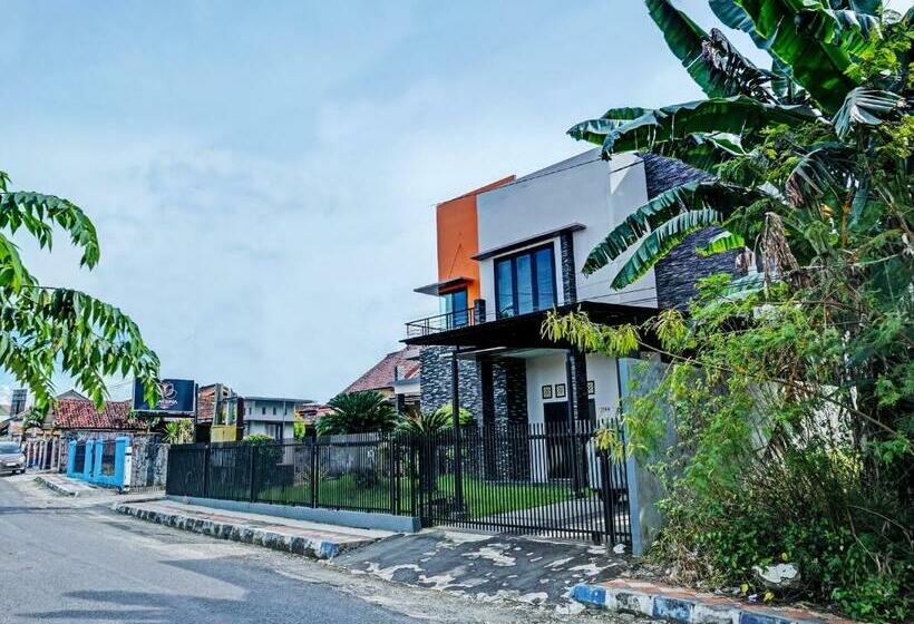 Capital O 92187 Hotel Sekar Sunja