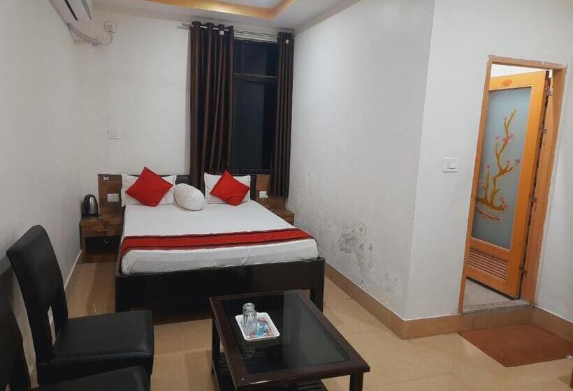 هتل Knight Inn Airport