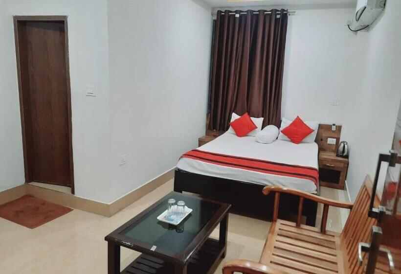 هتل Knight Inn Airport