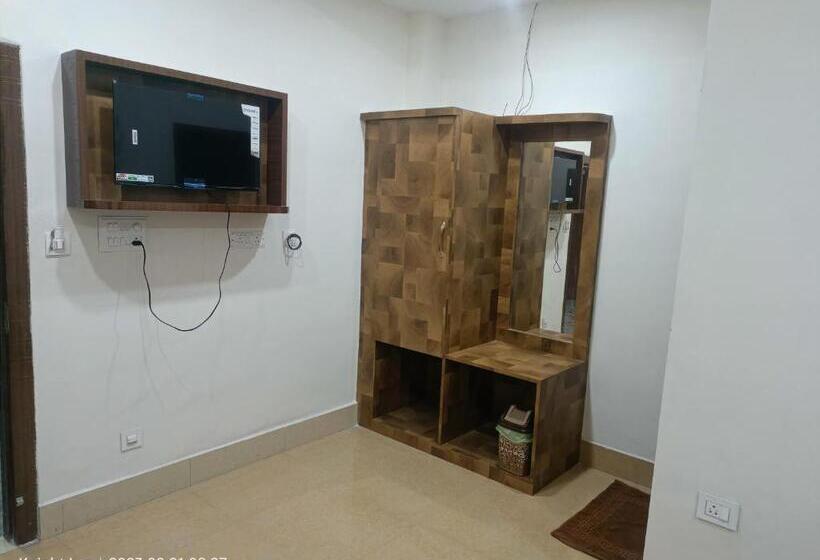 هتل Knight Inn Airport