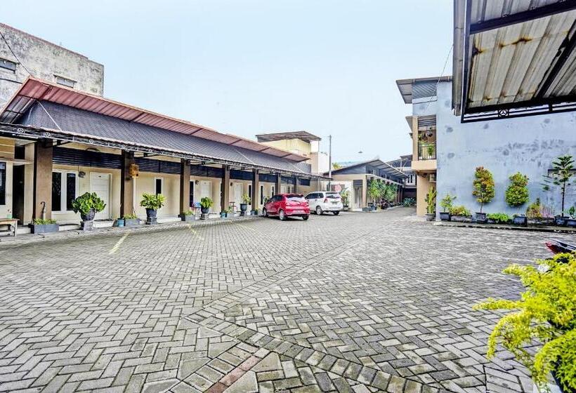 ホテル Oyo 92190 Arya Guest House