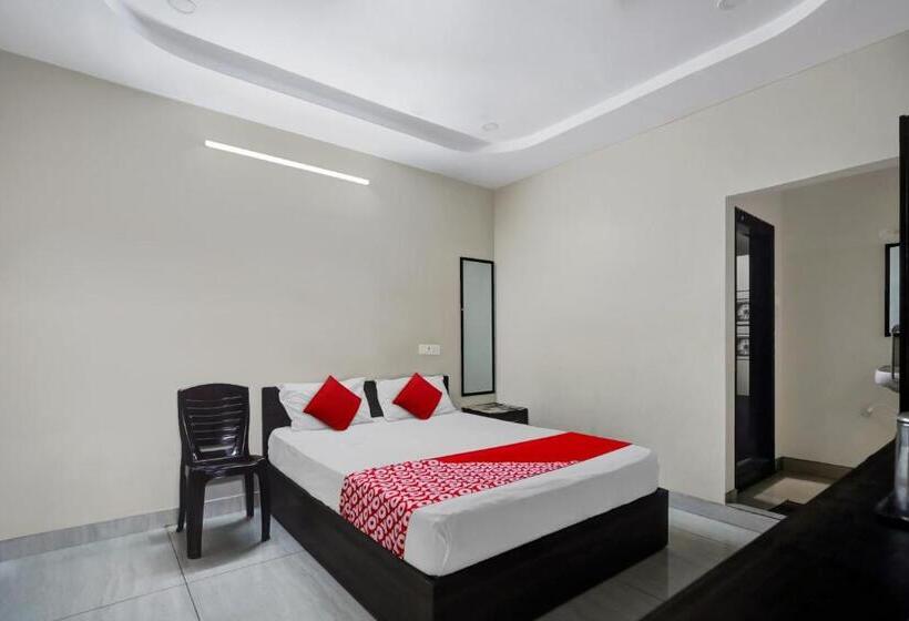 בית מלון כפרי Oyo Flagship 80698 Vara Residency