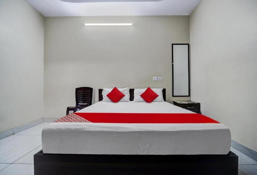 호텔 Oyo Flagship 80698 Vara Residency