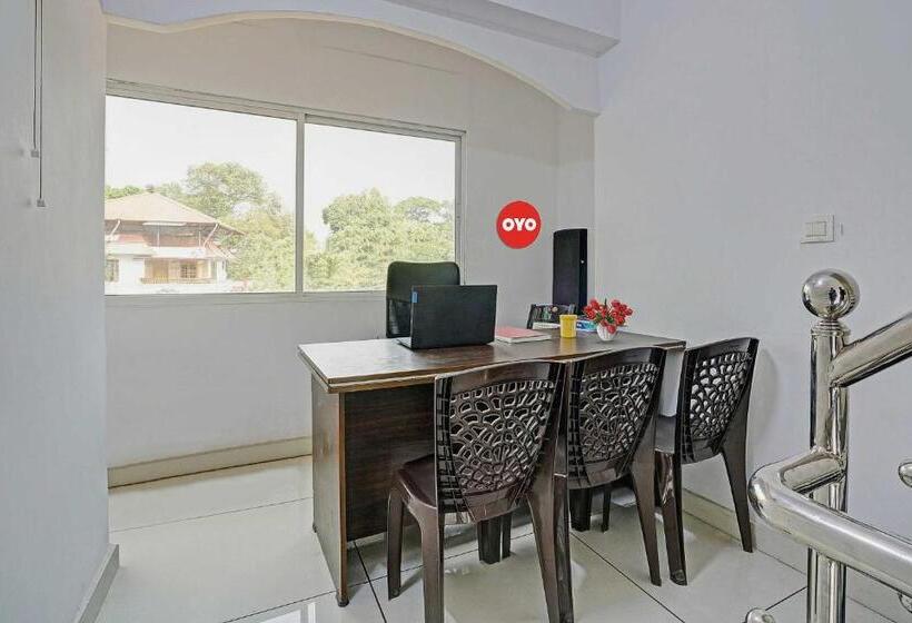 호텔 Oyo Flagship 80820 Hornbill Residency