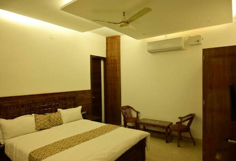 호텔 Royale Suites