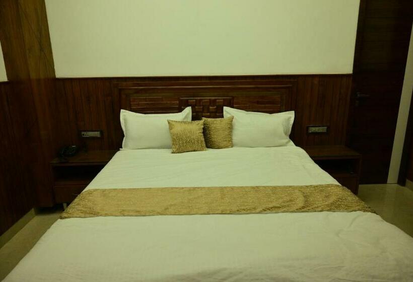 호텔 Royale Suites