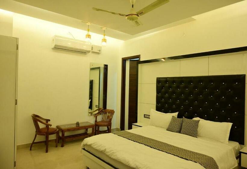 호텔 Royale Suites