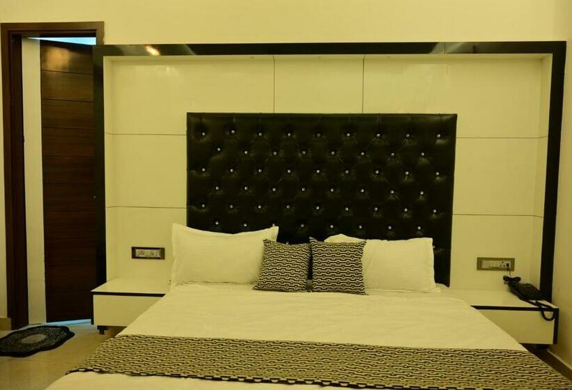 호텔 Royale Suites