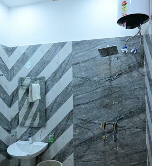 호텔 Royale Suites