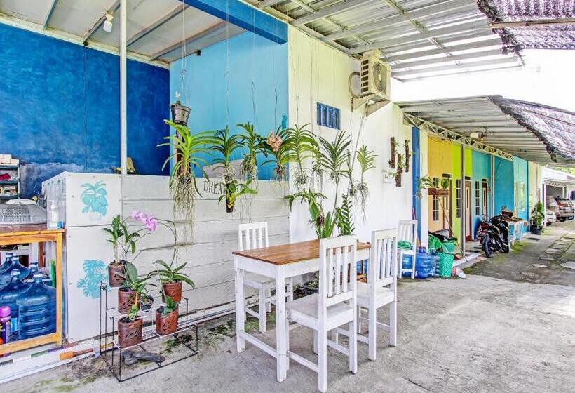 酒店 Spot On 92179 Latinos House