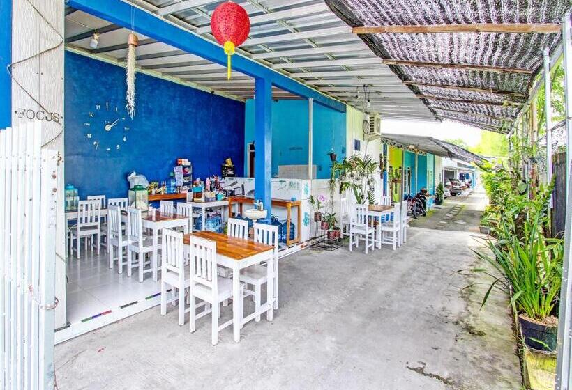 酒店 Spot On 92179 Latinos House