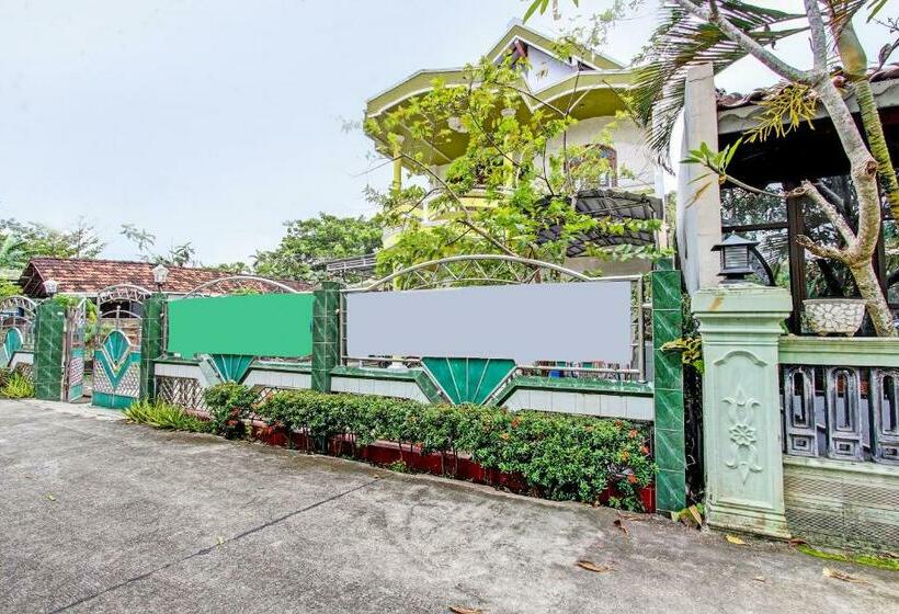 בית מלון כפרי Spot On 92188 Ndalem Eyang Guesthouse Syariah