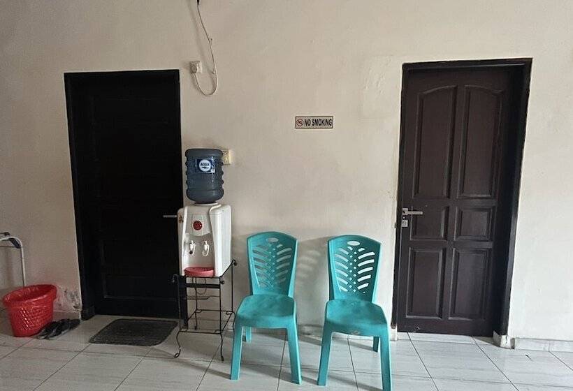 هتل Spot On 92196 Kost Axcel