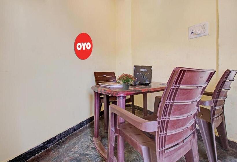 Отель Spot On Cks Lodge