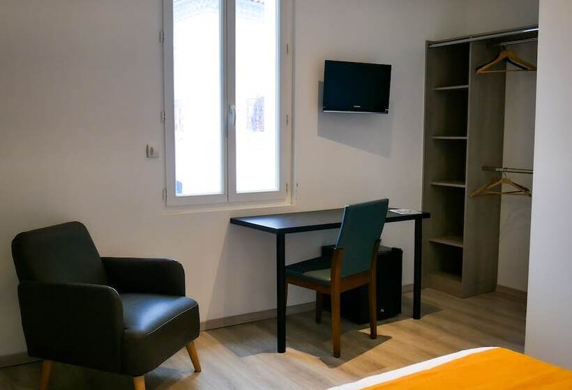 Le Central Hotel Bar Restaurant