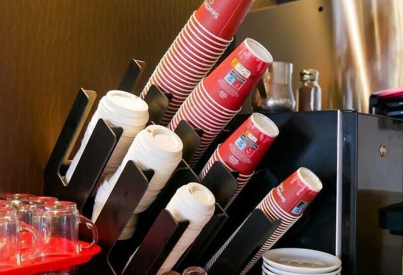 Le Central Hotel Bar Restaurant