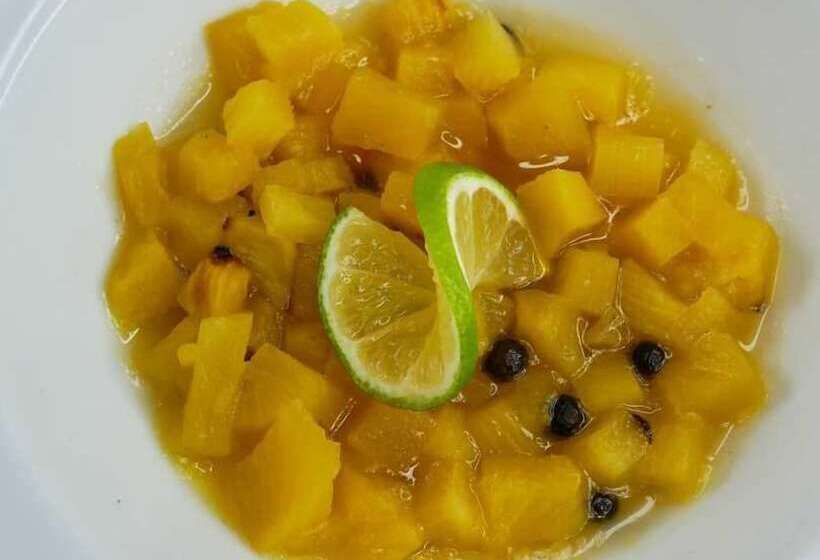 Le Central Hotel Bar Restaurant