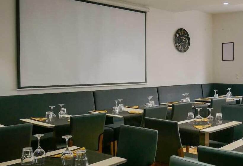 Le Central Hotel Bar Restaurant