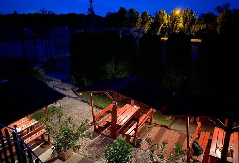 ペンション Balatonakali Teniszklub és Vendégház