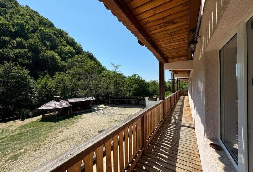 Пансион Conacul Vanatorului Borlova Muntele Mic Enduro Base