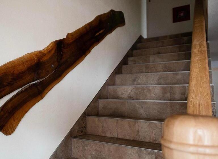 Пансион Conacul Vanatorului Borlova Muntele Mic Enduro Base