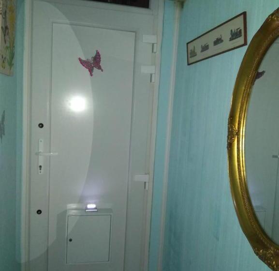 פנסיון Room In Guest Room   Lockable Room Center