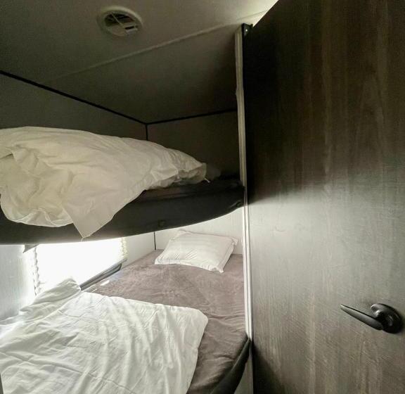 호스텔 منتجع واحة الفريد للايواء السياحي بمدينة العلا