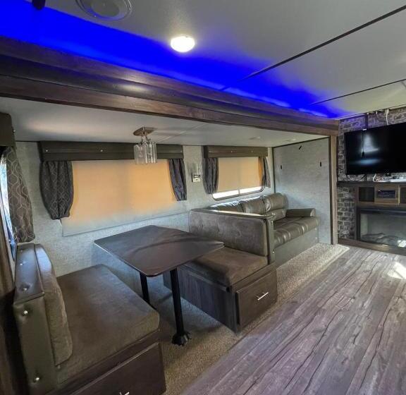 호스텔 منتجع واحة الفريد للايواء السياحي بمدينة العلا