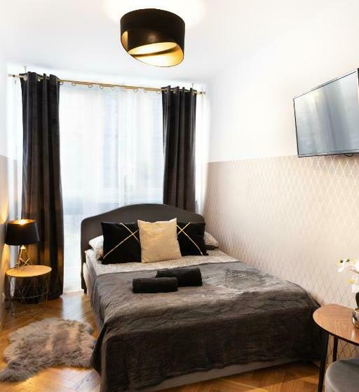Общежитие Clicktheflat Pereca City Centre Apart Rooms