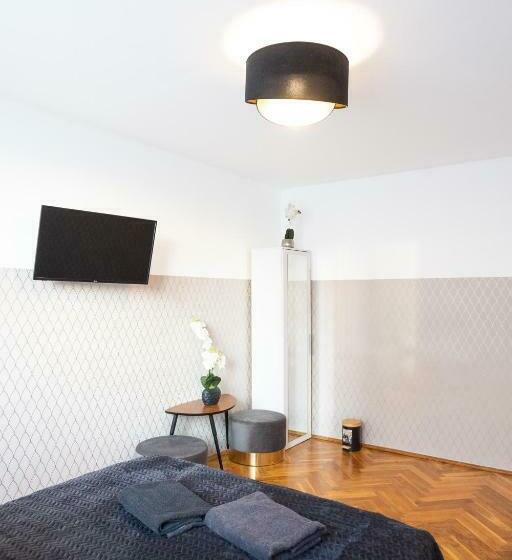 Общежитие Clicktheflat Pereca City Centre Apart Rooms