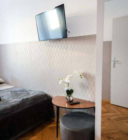 Общежитие Clicktheflat Pereca City Centre Apart Rooms