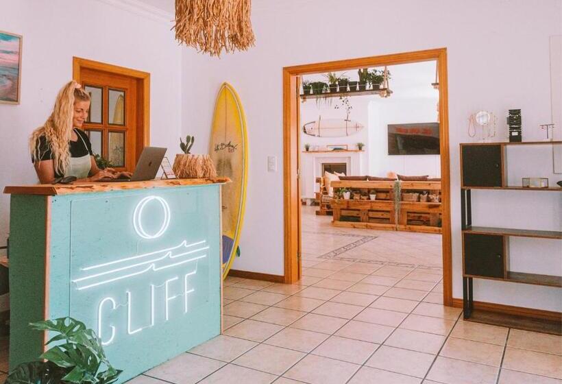 ユースホステル Cliff Surf House