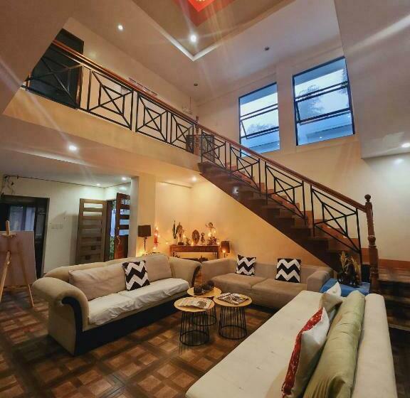 הוסטל Modern Peak Suites