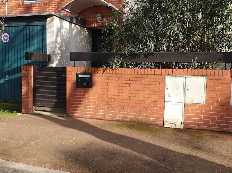 Auberge  Kama   Hostel