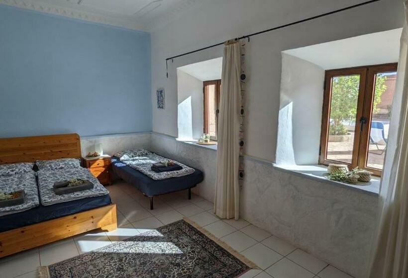 مبيت وإفطار Chantal S Retreat