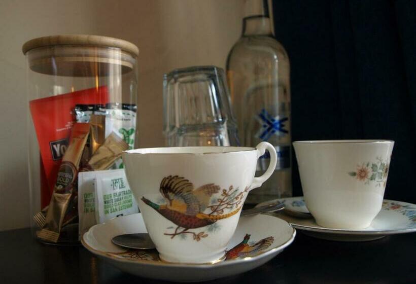 Bed and Breakfast Painters At The Angel