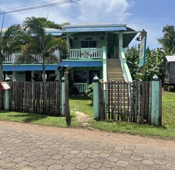 Hospedaje Rosa Del Mar & Sweets Cafe