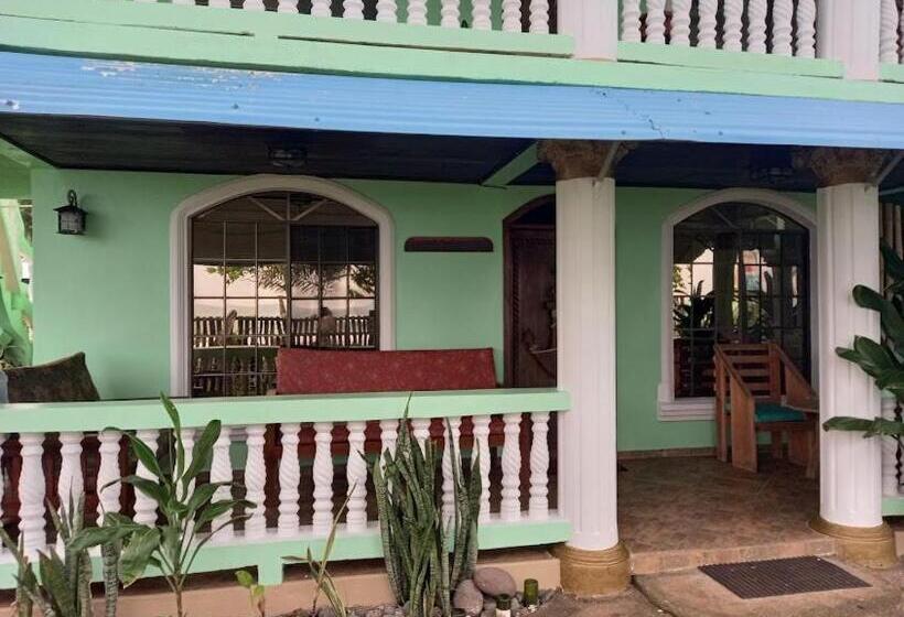 Hospedaje Rosa Del Mar & Sweets Cafe